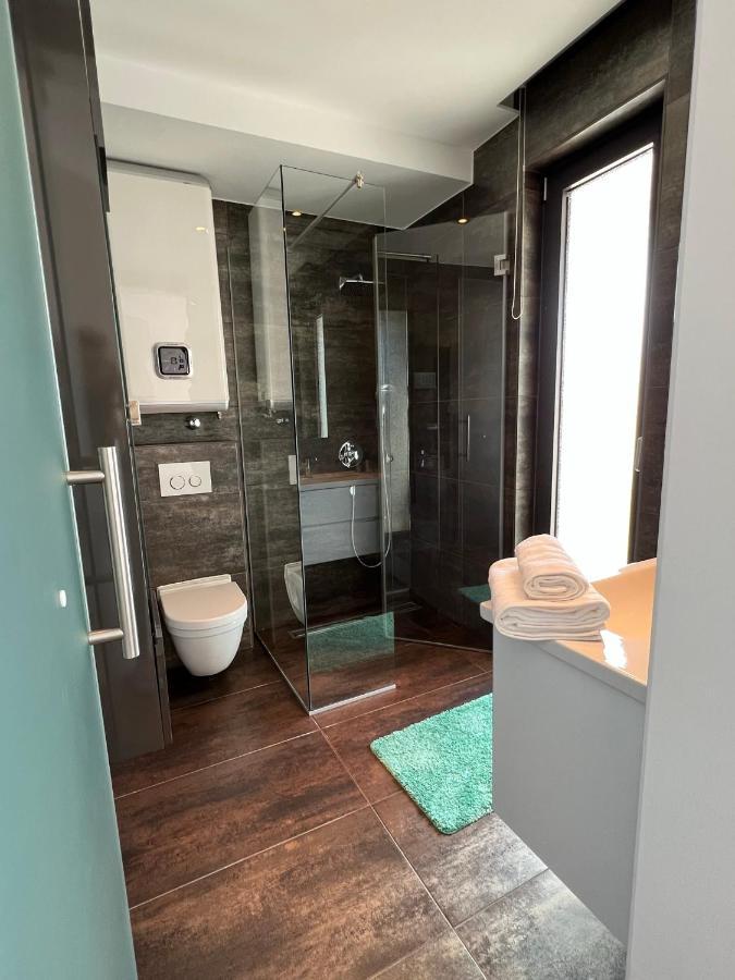 شقة Luxury Laurus Penthouse With Awesome Sea View Primošten المظهر الخارجي الصورة