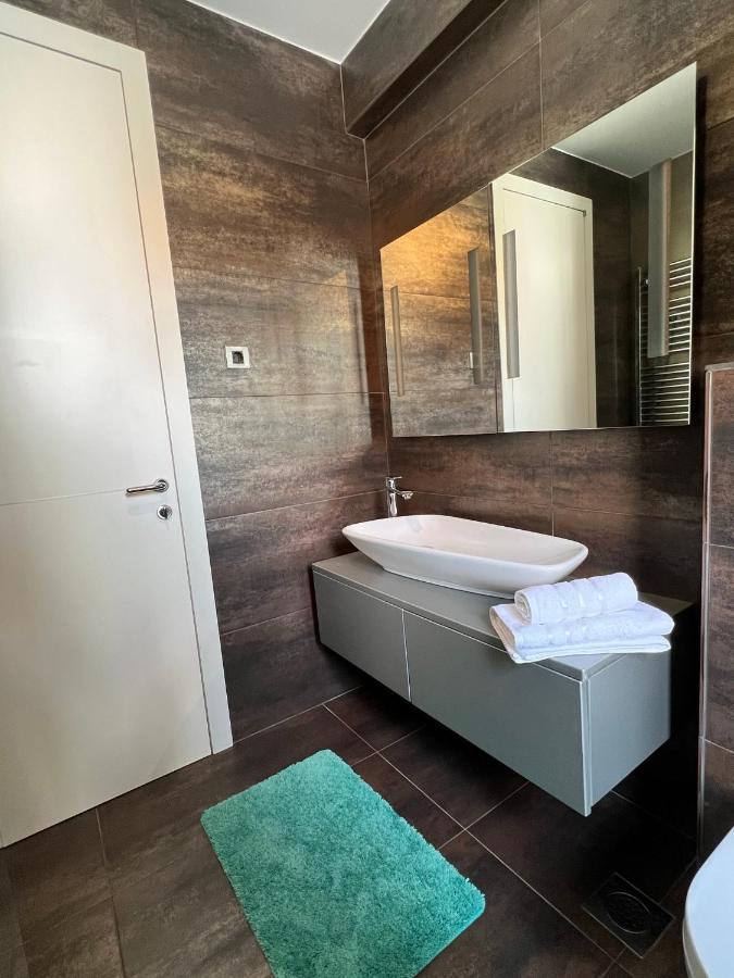 شقة Luxury Laurus Penthouse With Awesome Sea View Primošten المظهر الخارجي الصورة