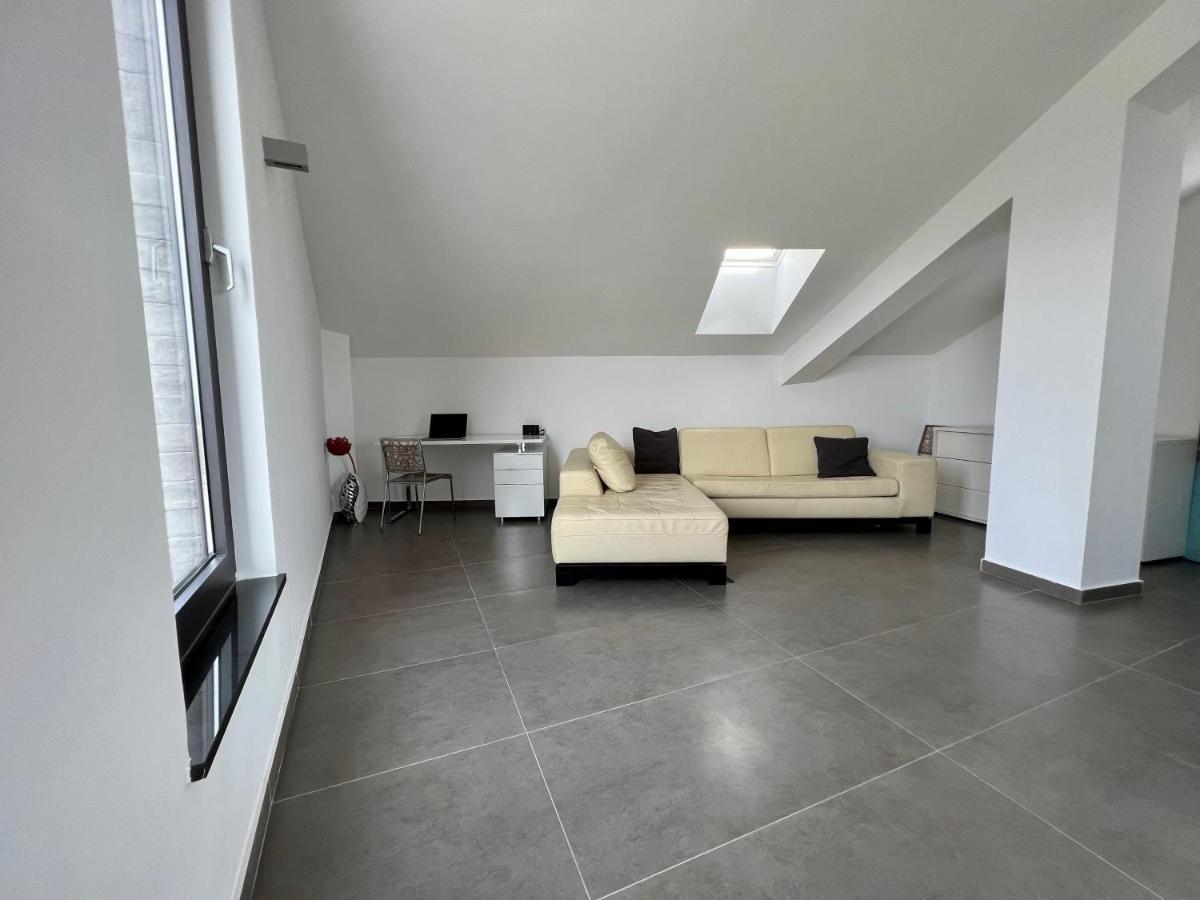 شقة Luxury Laurus Penthouse With Awesome Sea View Primošten المظهر الخارجي الصورة
