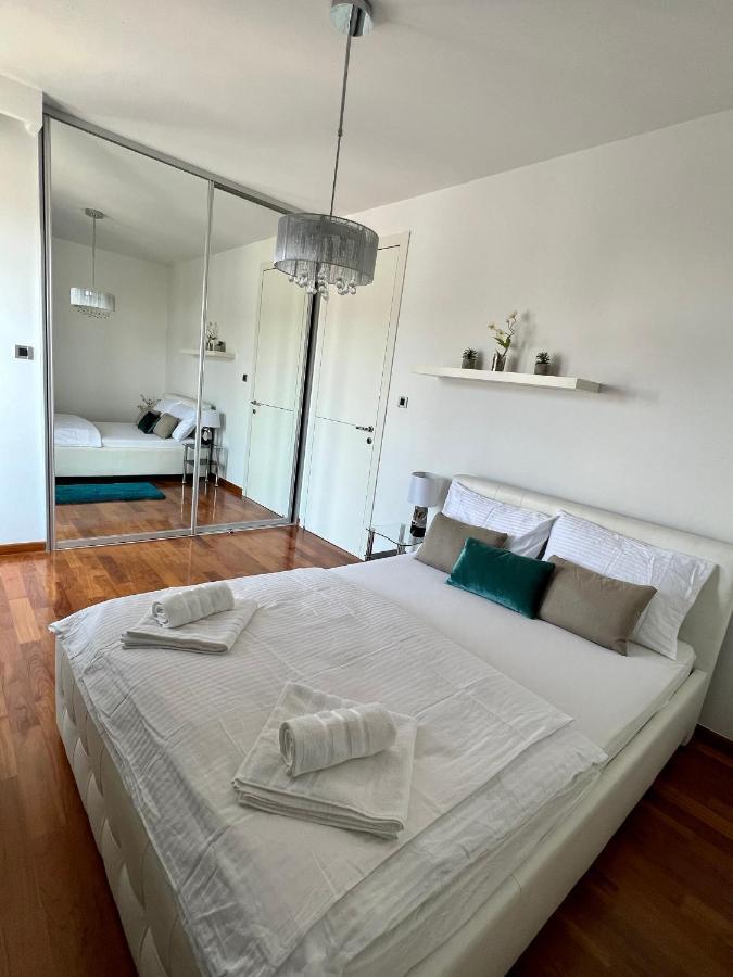 شقة Luxury Laurus Penthouse With Awesome Sea View Primošten المظهر الخارجي الصورة